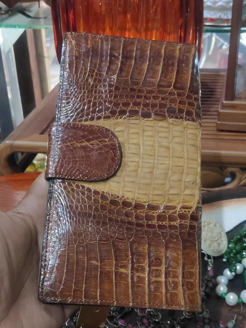 Fiocchi italya crocodile wallet (Category: Luxury Bags & Wallets) located in Baguio. Submitted by nalyns_unique_finds (Listing ID 1140243600, Image 1). Description: real crocodile leather fiocchi italy.