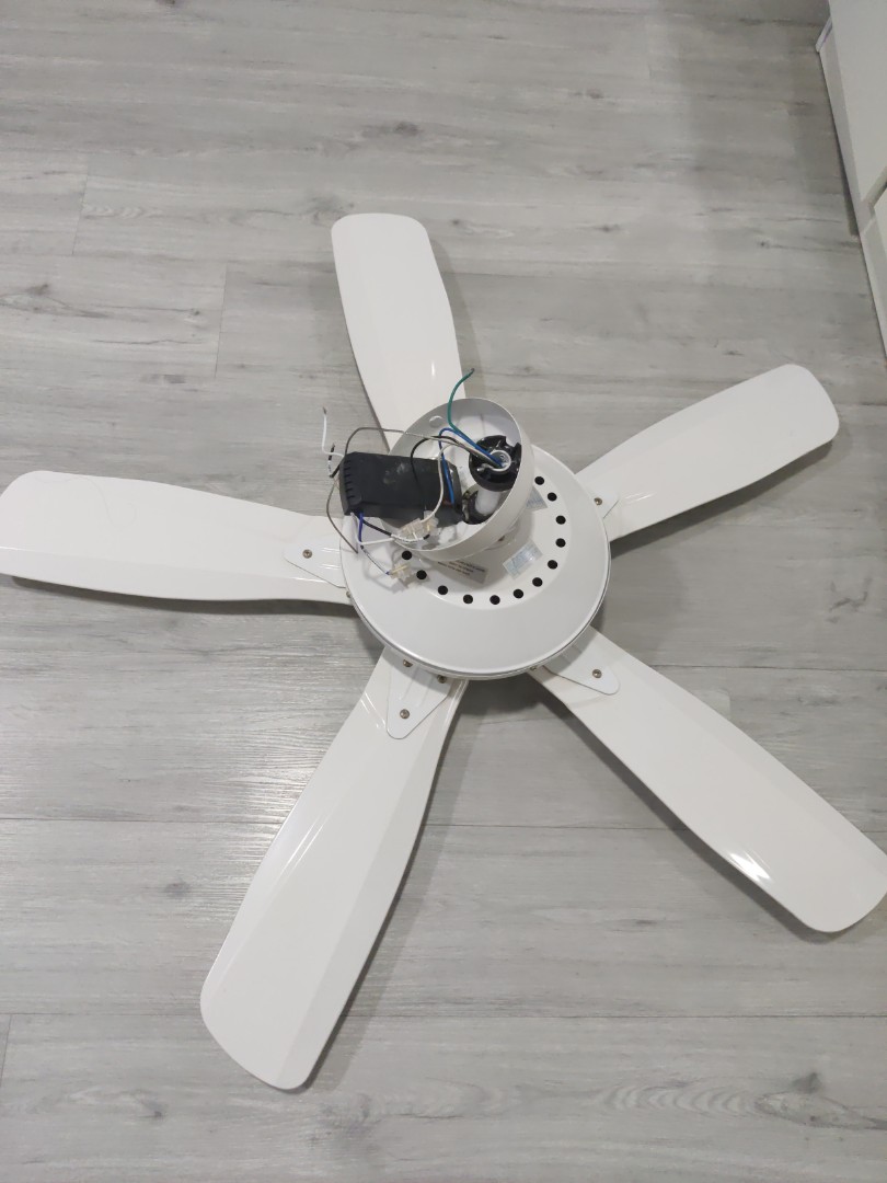 Free ceiling fan (not working), Furniture & Home Living, Lighting & Fans, Fans on Carousell