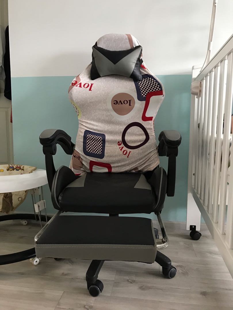 Jiji Pegasi Gaming chair (w leg rest), Furniture & Home Living