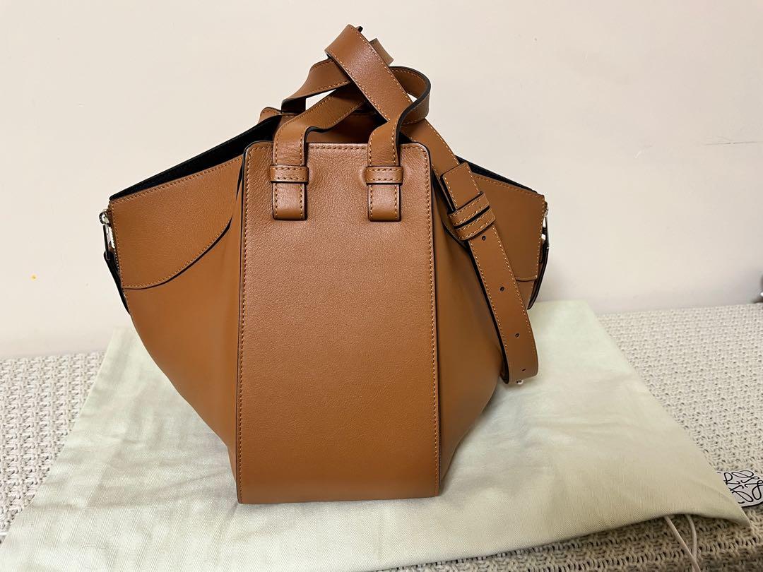 Loewe Hammock Bag small Tan 焦糖色, 名牌, 手袋及銀包- Carousell