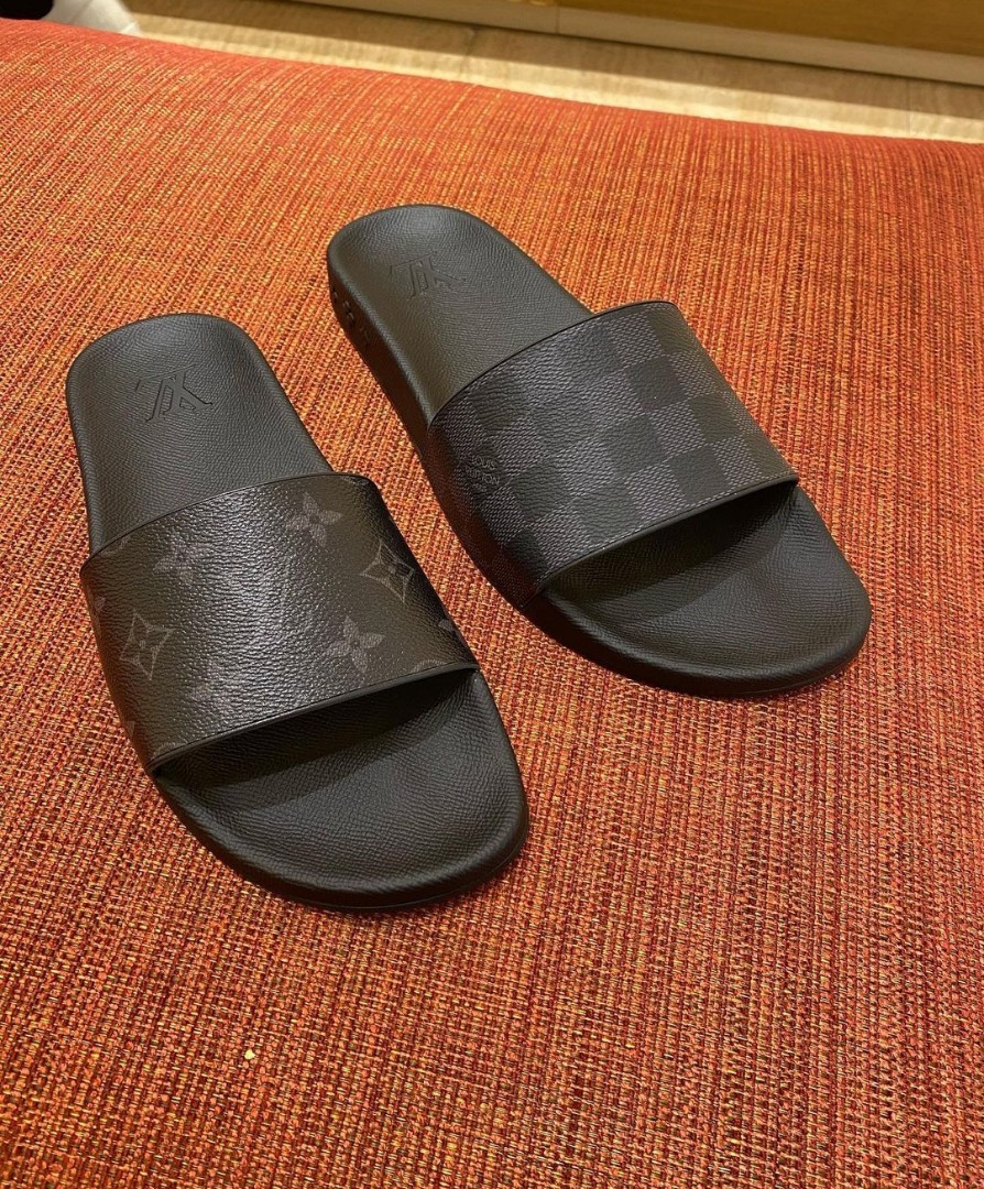 Louis Vuitton Miami Mule in Eclipse, Men's Fashion, Footwear, Slippers &  Slides on Carousell