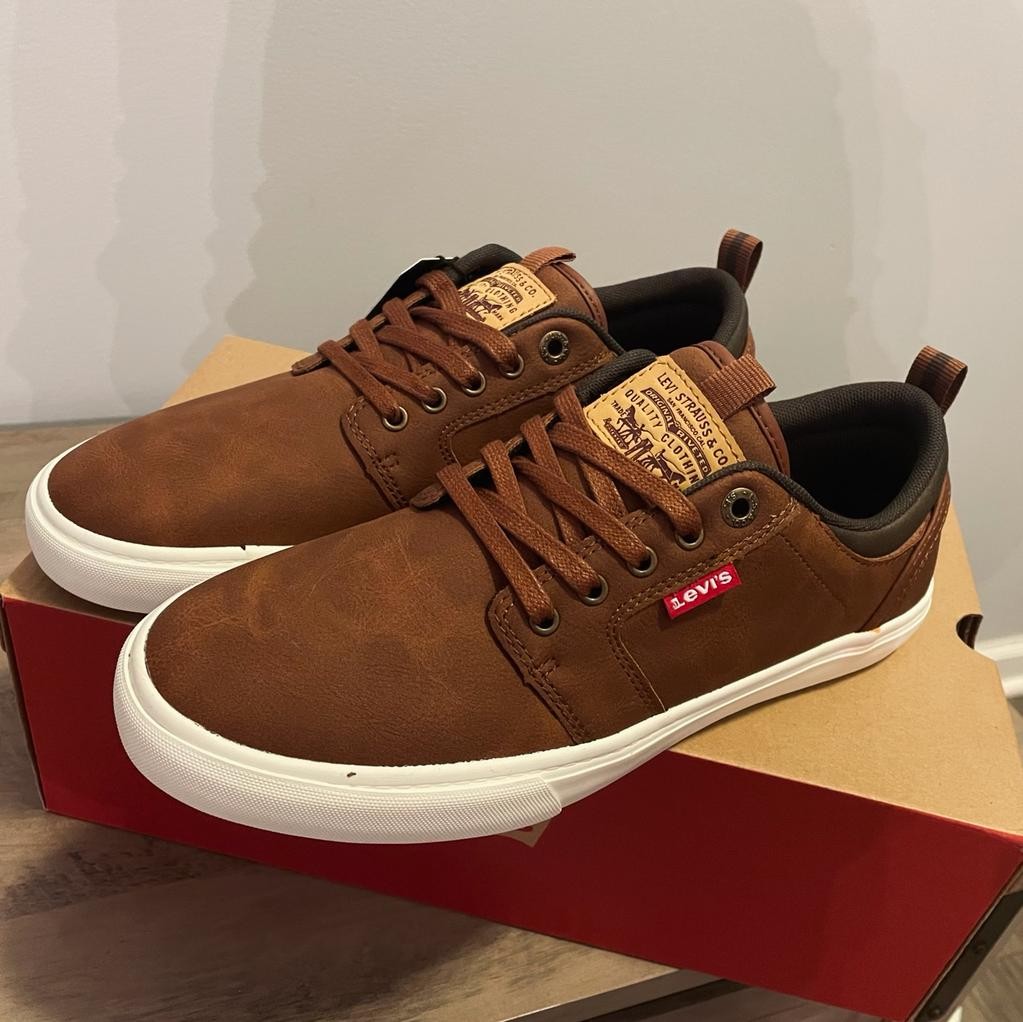 Men s Levi s Shoes Men s Fashion Footwear Sneakers on Carousell
