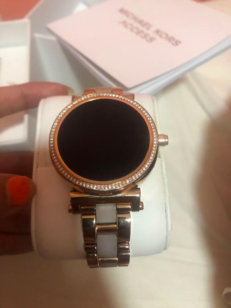 Mk sofie outlet smartwatch rose gold