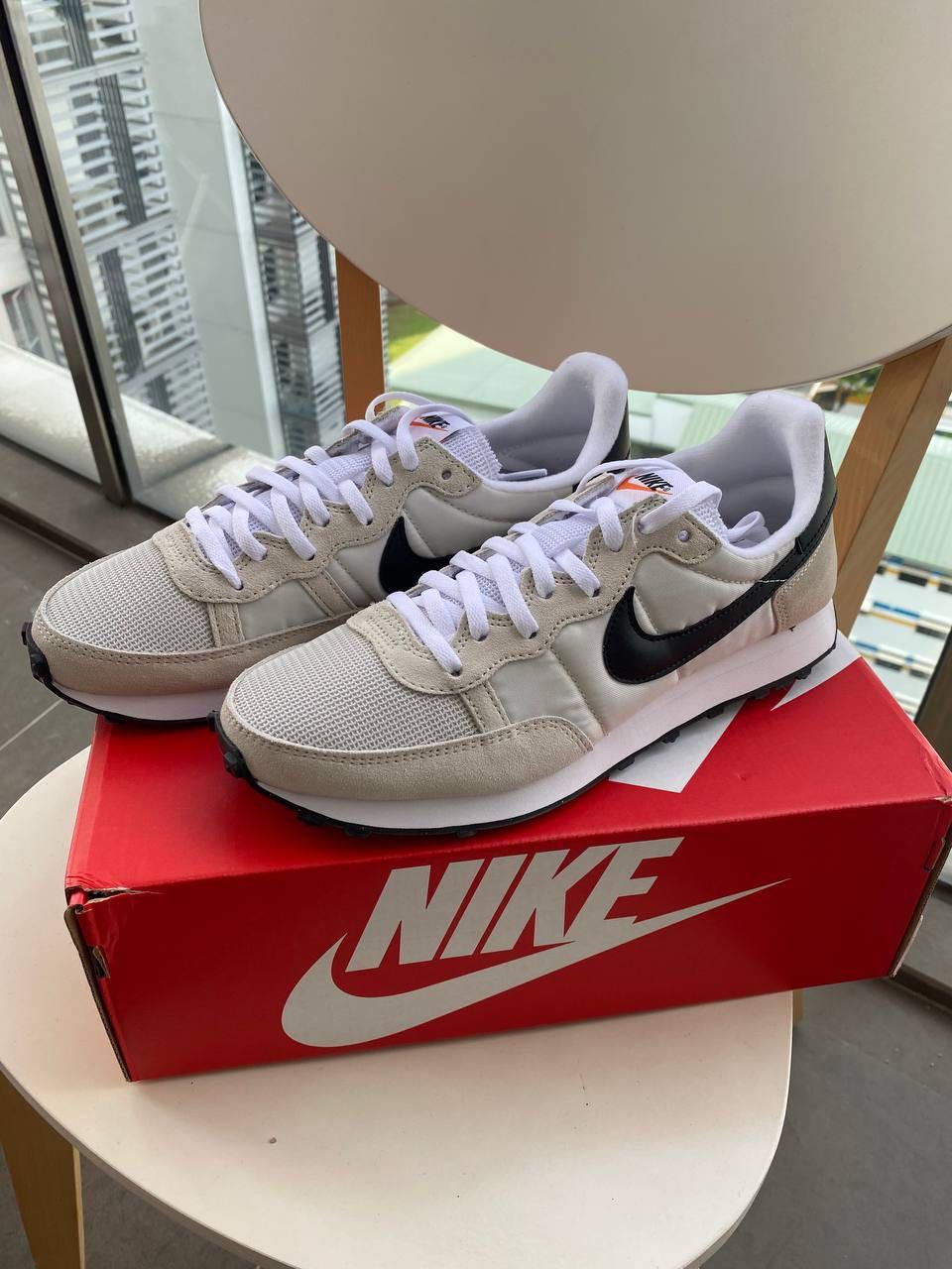 Nike challenger trainers hot sale