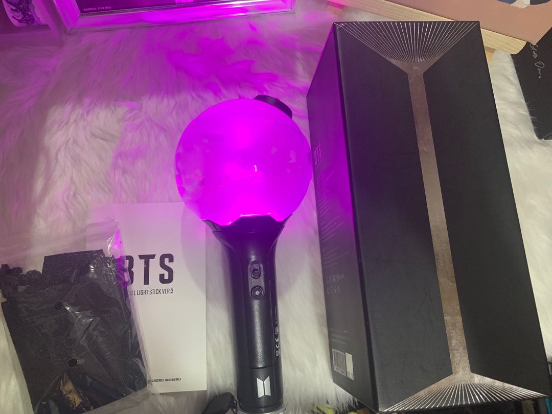OFFICIAL BTS ARMY BOMB VER.3, Hobbies & Toys, Memorabilia
