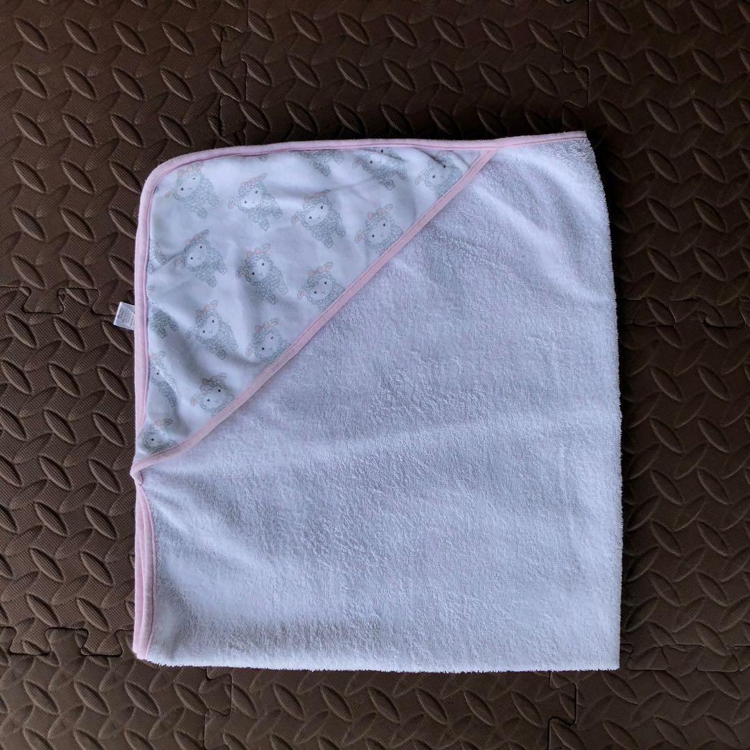 Receiving blanket/Hooded towel (Category: Other Baby Bathing & Changing Needs) located in Cabiao. Submitted by MomAndBabyCorner (Listing ID 1140182956, Image 1). Description: Receiveing Blanket Brand: Hudson Baby 100% cotton (towel fabric) 30"x36" Excellent Used Condition PHP 230 .