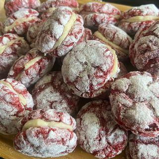Red velvet crinkles with creamcheese filling