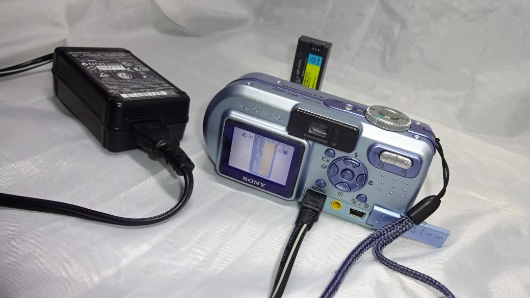 Sony Cybershot DSCP8 3.2 MP digital still camera, Photography, Cameras