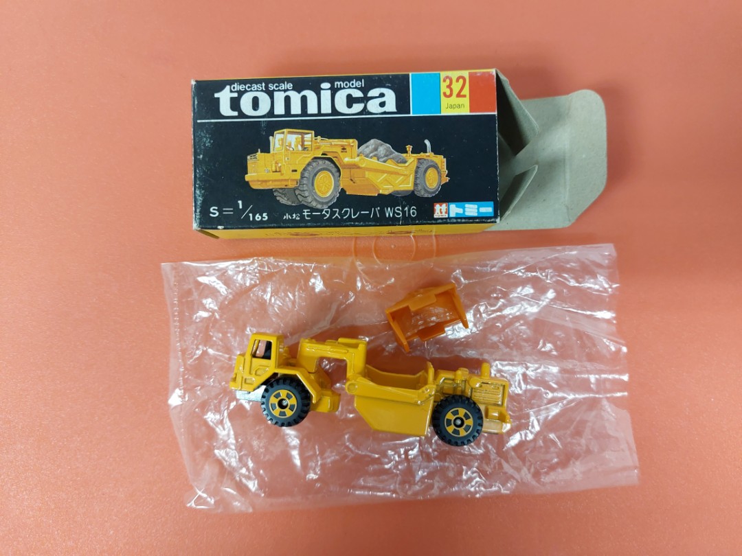 1979 Tomica Black Box #32 Komatsu Motor Scraper WS16 Made In