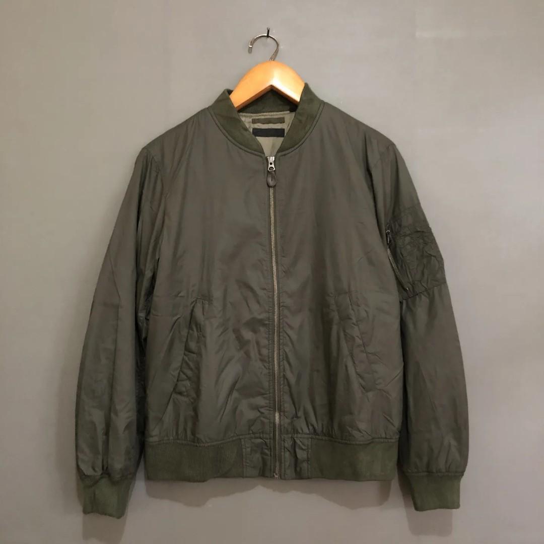 uniqlo bomber jacket