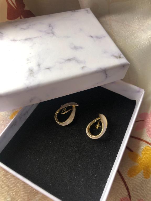 White Clip On Earrings Women s Fashion Jewelry Organisers