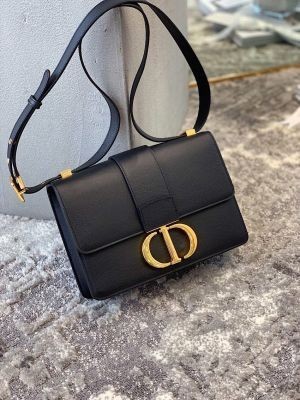 (Category: ) located in . Submitted by luxurbagonlineshop (Listing ID 1140411101, Image 1). Description: .