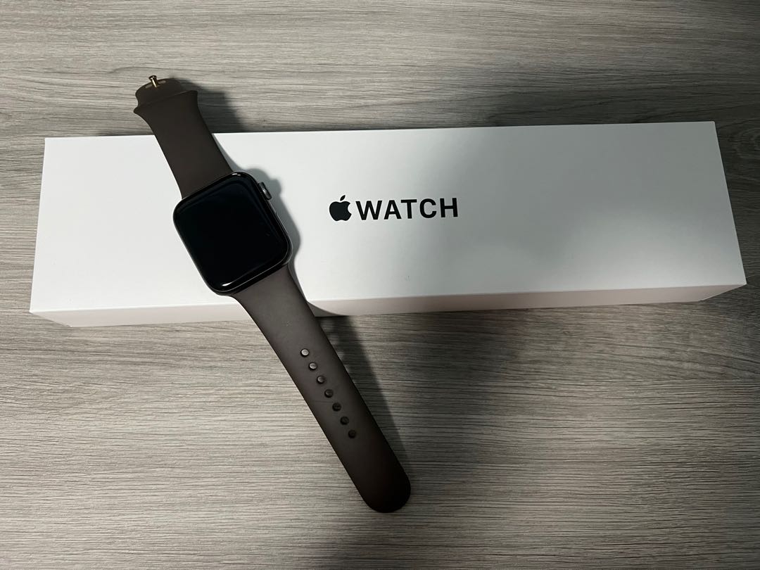 Apple Watch SE 44mm Space Gray Aluminium GPS, Mobile Phones \u0026 Gadgets,  Wearables \u0026 Smart Watches on Carousell