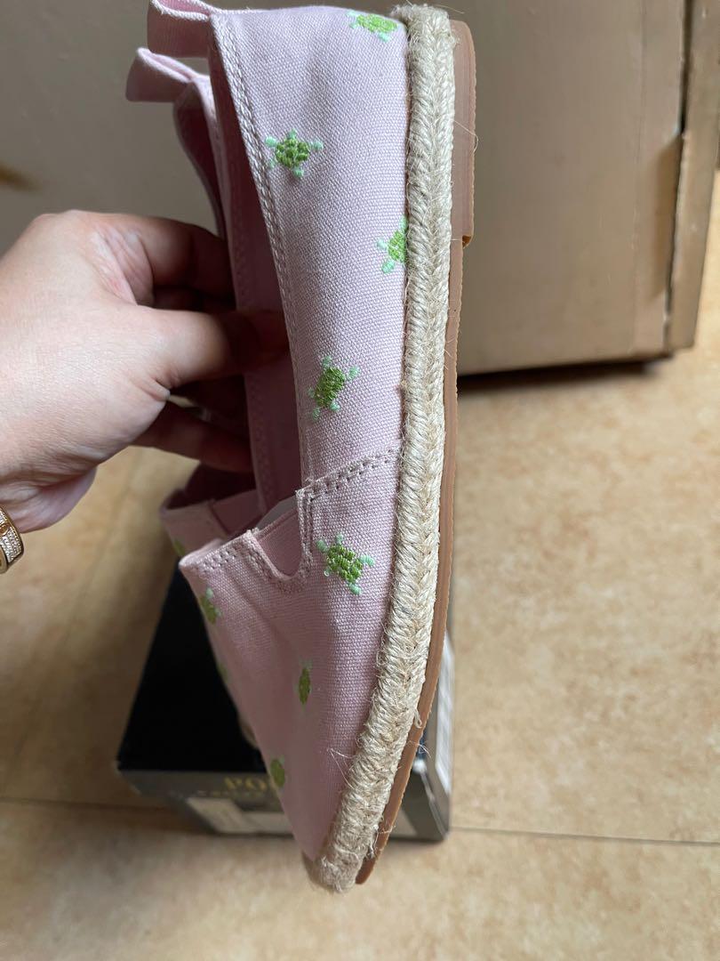Auth Ralph Lauren Beakon size 3 or 35 (Category: Flats & Sandals) located in Taguig. Submitted by trishb123 (Listing ID 1140295561, Image 3). Description: bnew with tag Bought in RL Hongkong for HK$ 690 or 4500 kept in storgae .