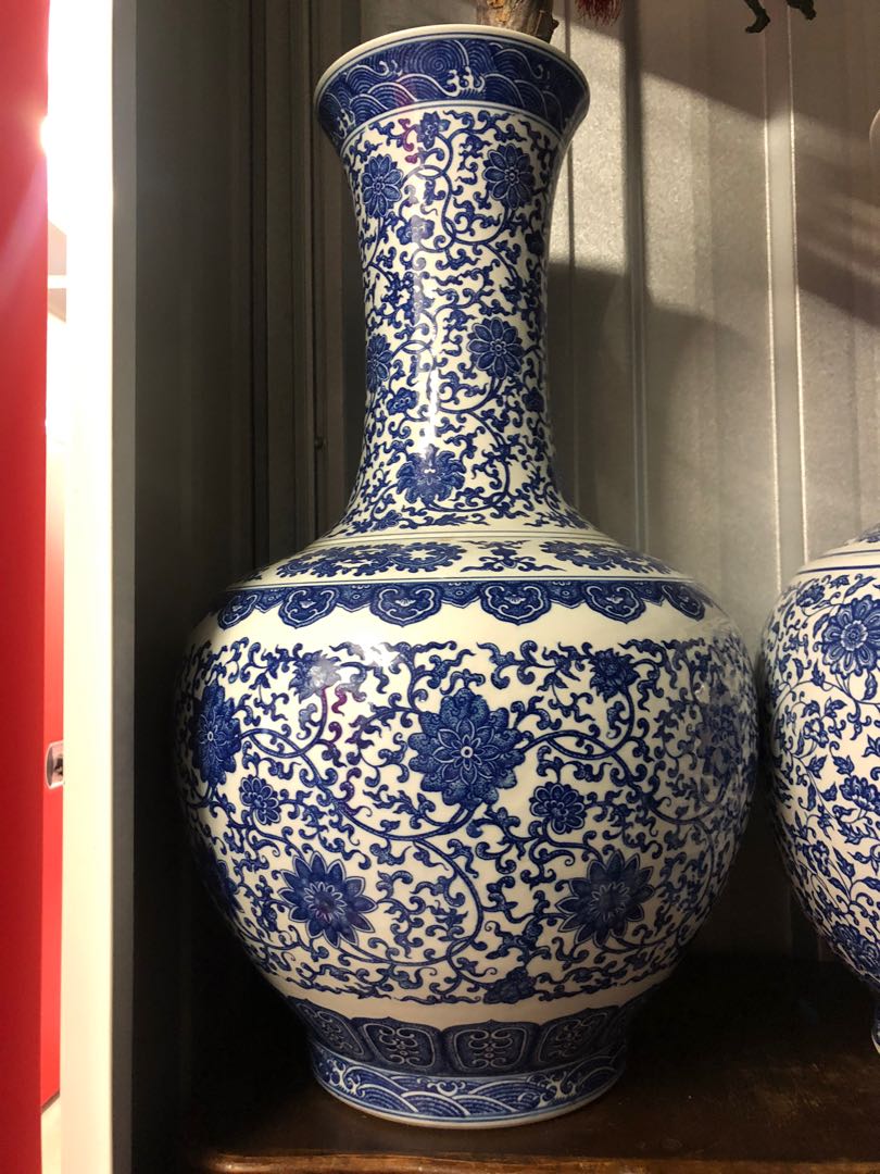 Blue and White Big Vase, Hobbies & Toys, Memorabilia & Collectibles