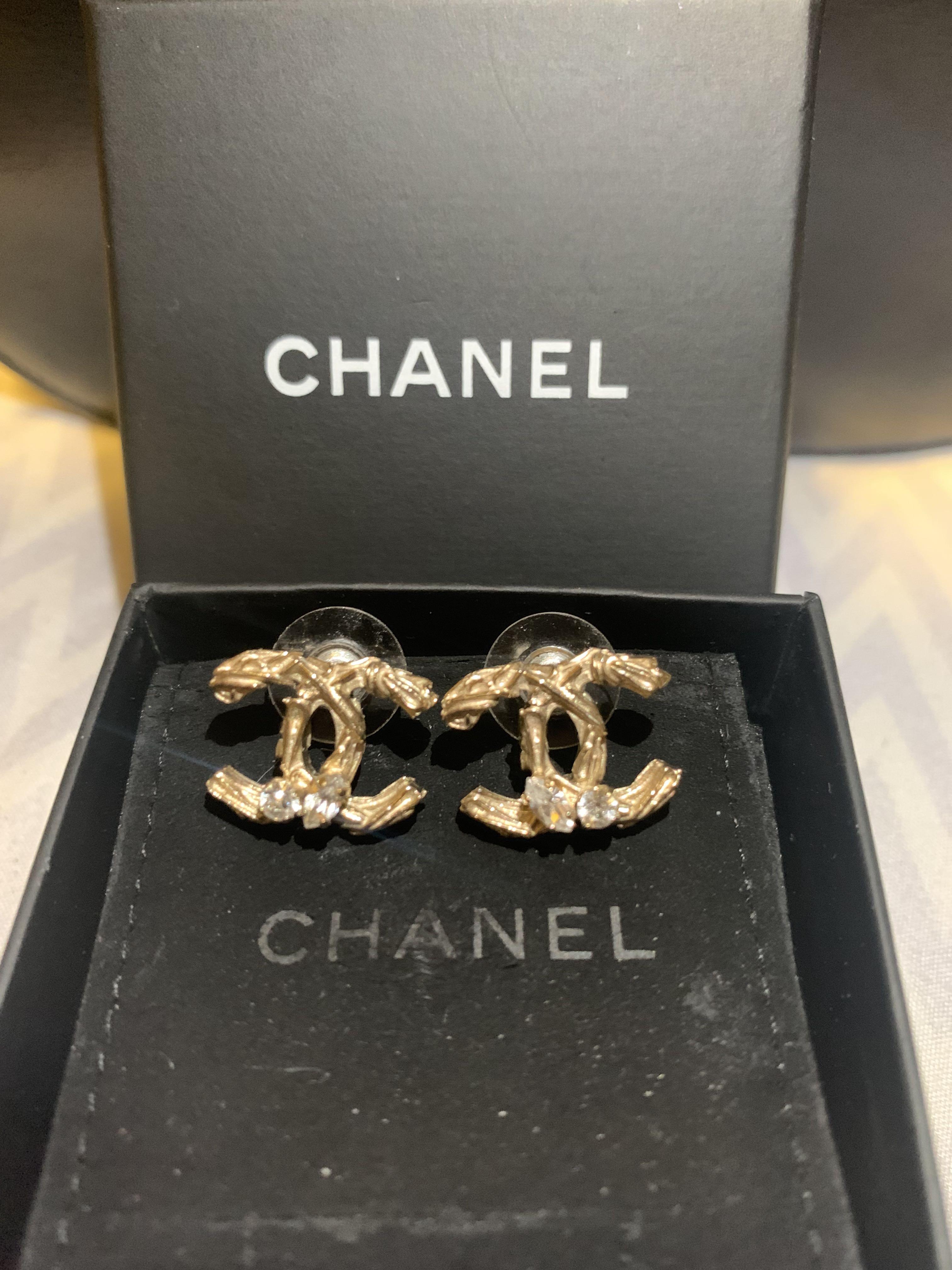 Chanel Vintage CC Logo ClipOn Earrings Gold  Labellov  Buy and Sell  Authentic Luxury