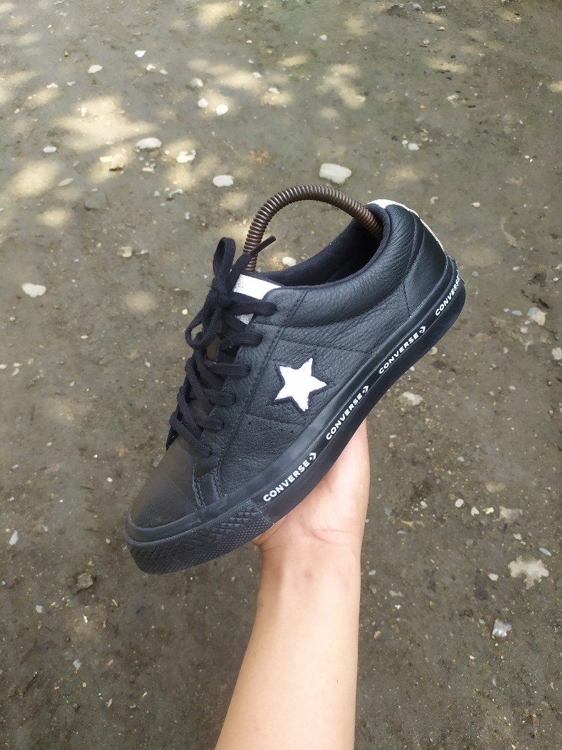 Arriesgado Dificil Tienda Converse one star pinstripe leather, Fesyen Pria, Sepatu , Sneakers di  Carousell