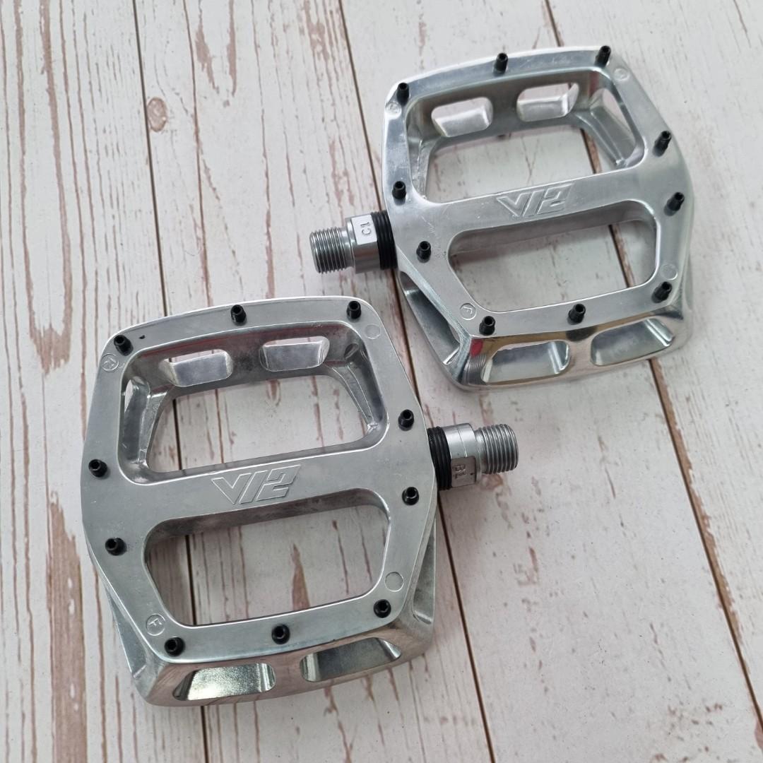 Dmr hotsell v12 silver