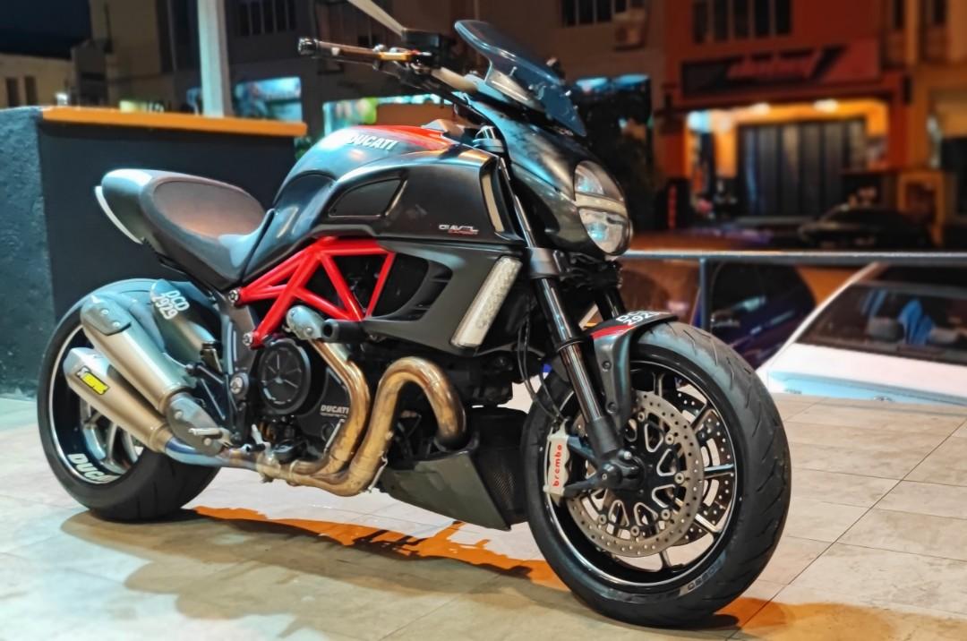 Ducati diavel shop akrapovic