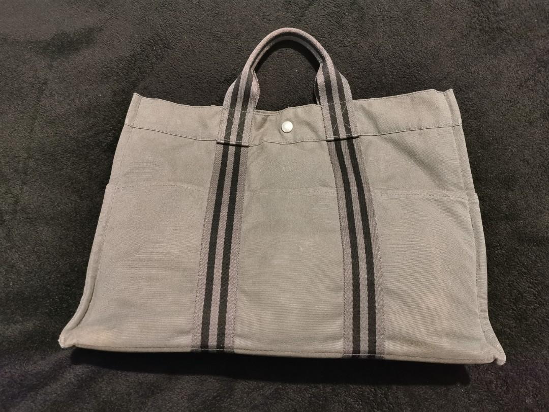 Hermes Canvas Tote Bag (Category: Luxury Bags & Wallets) located in Mandaluyong City. Submitted by tof_reyes (Listing ID 1140409282, Image 1). Description: .
