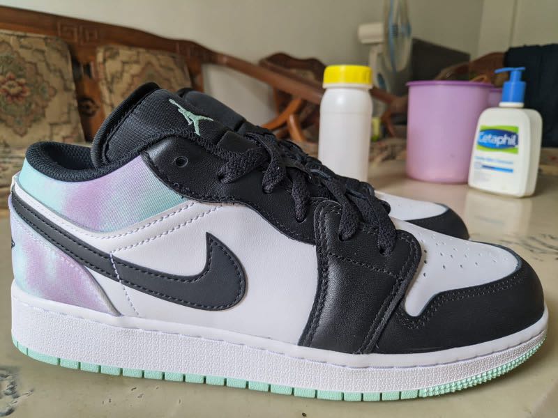 Jordan 1 Low Galaxy, Fesyen Pria, Sepatu , Sneakers di Carousell