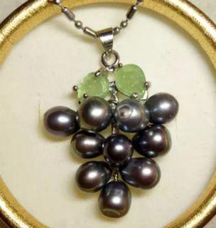 Kalung Mutiara hitam dan jade bentuk anggur