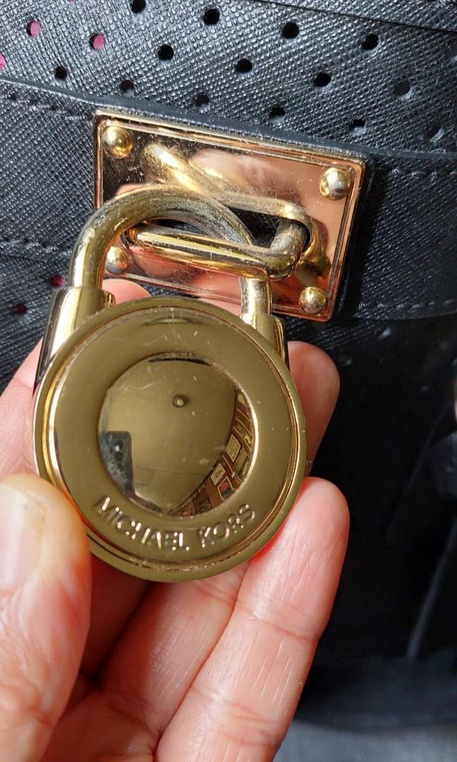 Michael Kors Perforated Hamilton bag (Category: Luxury Bags & Wallets) located in Baguio. Submitted by lotus_blossom (Listing ID 1140291698, Image 2). Description: please see posted pics working lock and key.