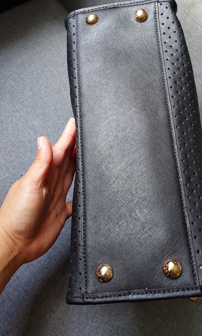 Michael Kors Perforated Hamilton bag (Category: Luxury Bags & Wallets) located in Baguio. Submitted by lotus_blossom (Listing ID 1140291698, Image 3). Description: please see posted pics working lock and key.