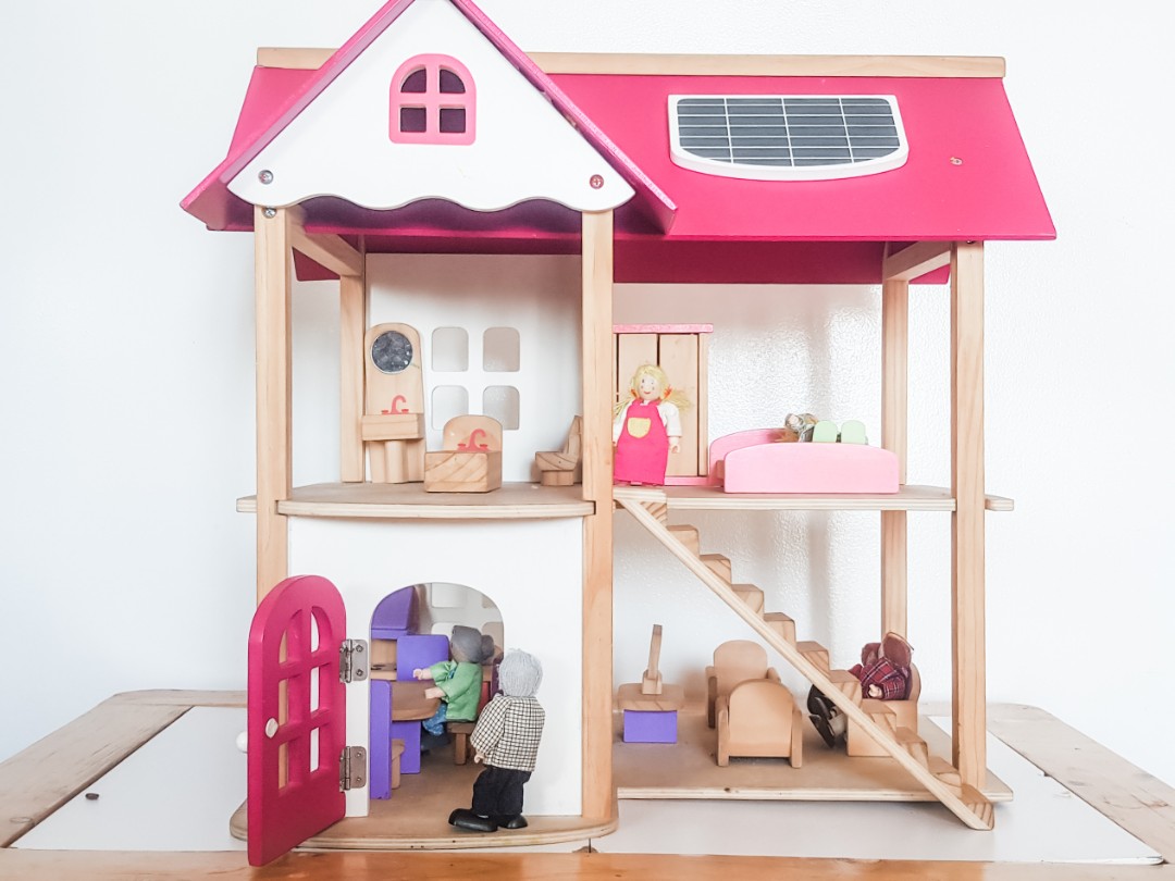 Minimalist Wooden Dollhouse with Hape Wooden Dolls, Hobbies & Toys