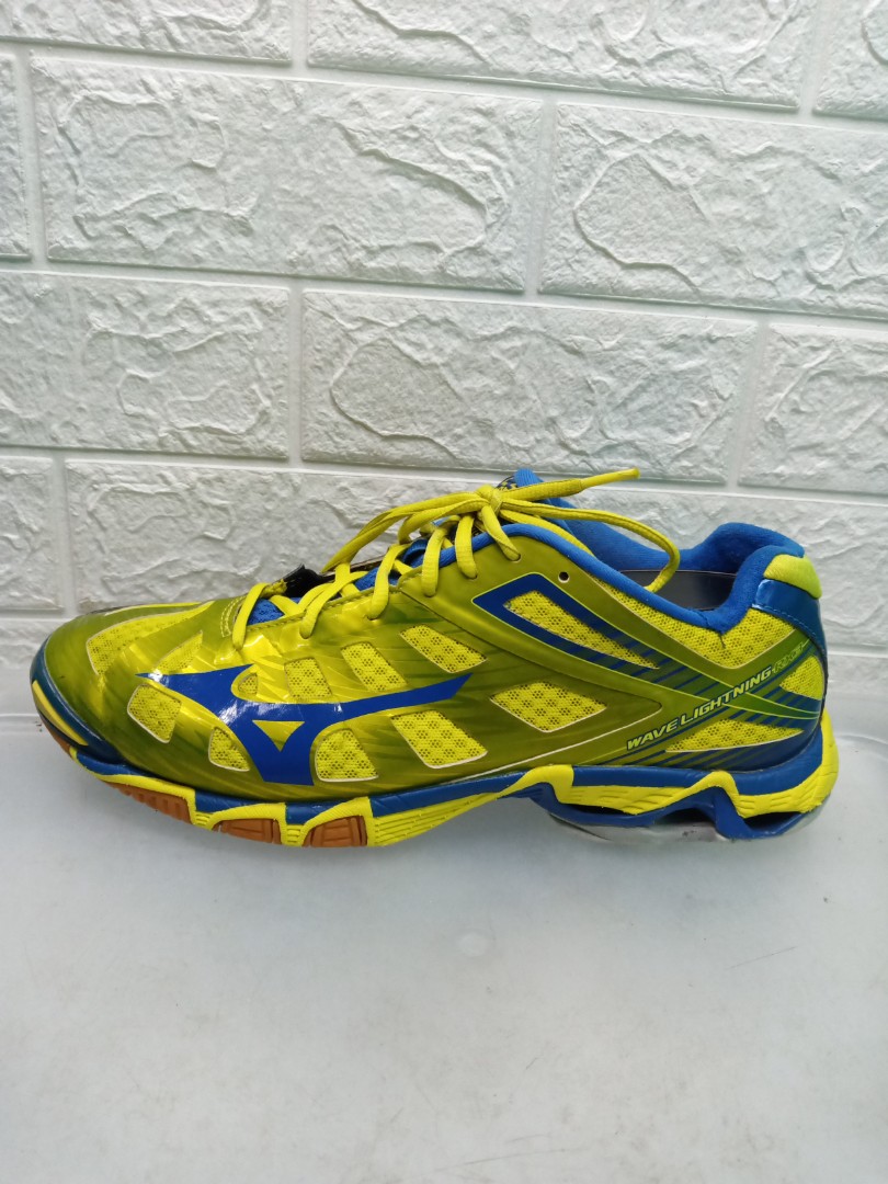 Mizuno Wave Lightning RX3 Men s Fashion Activewear on Carousell