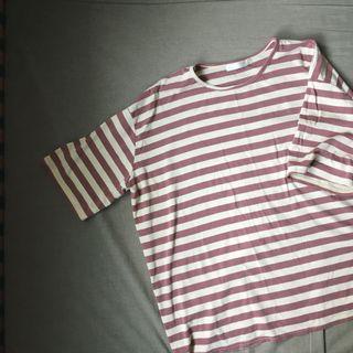 Muura 藕粉橫條落肩軟料上衣T-shirt