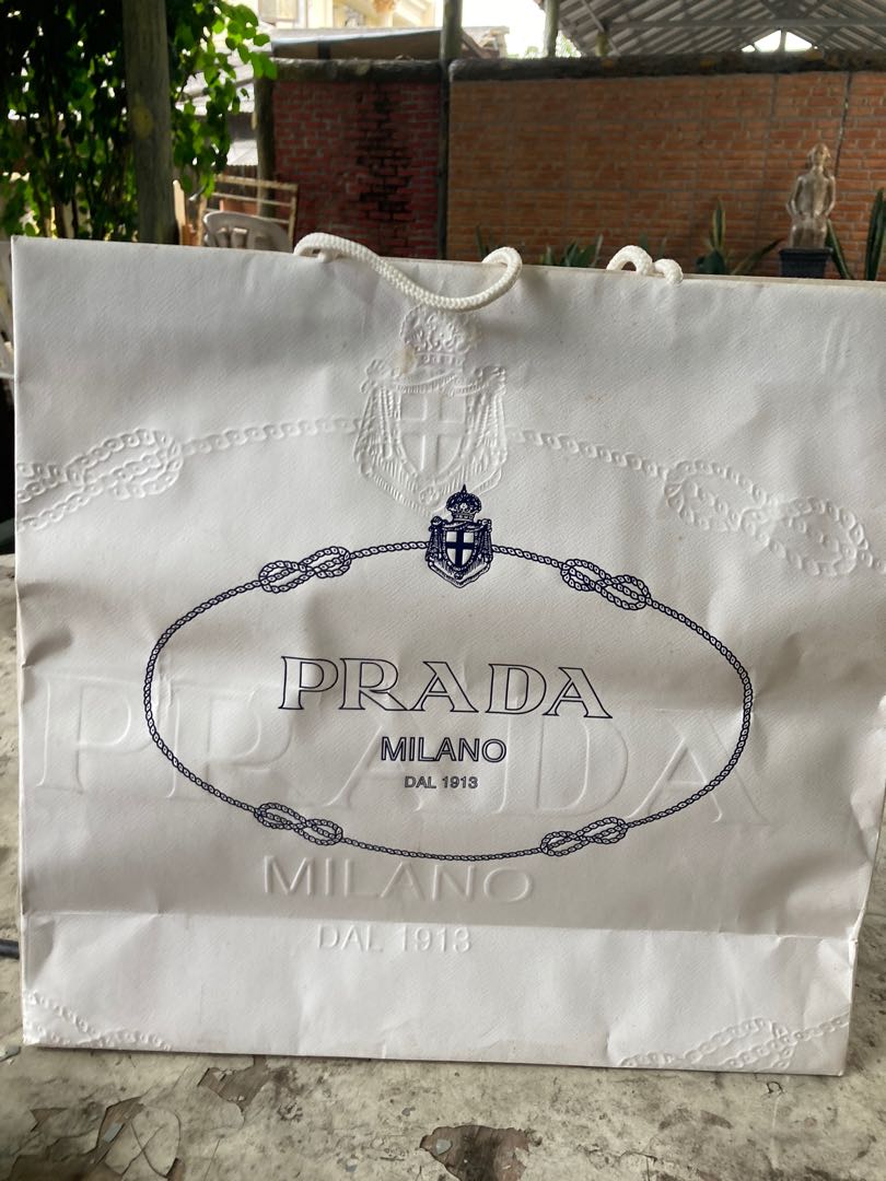 Prada Paper Bag, Serba Serbi, Others di Carousell
