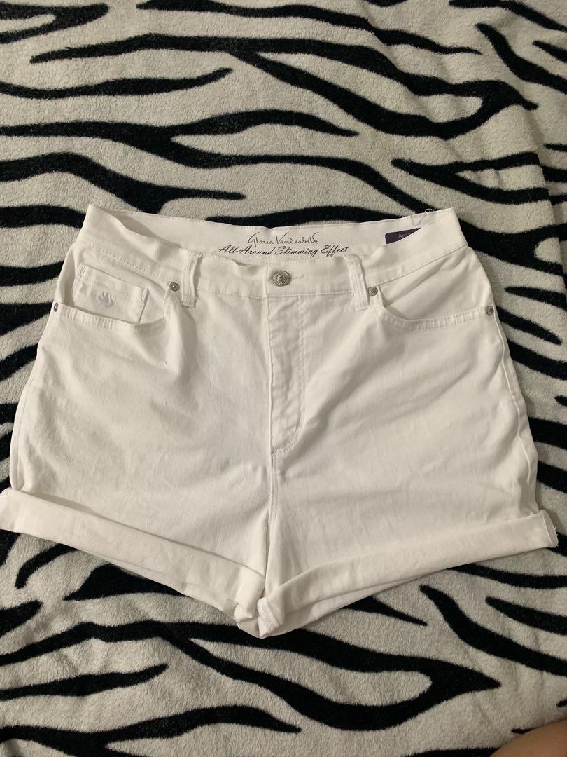 Soft Denim - White Highwaisted Shorts 