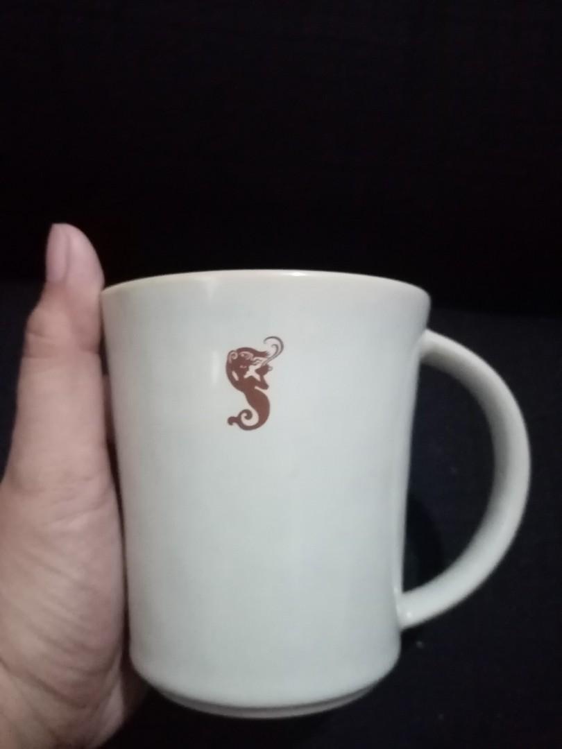 Starbucks vintage mug (Category: Coffee & Tea Tableware) located in Bacoor. Submitted by roxd_everything (Listing ID 1140413928, Image 1). Description: .