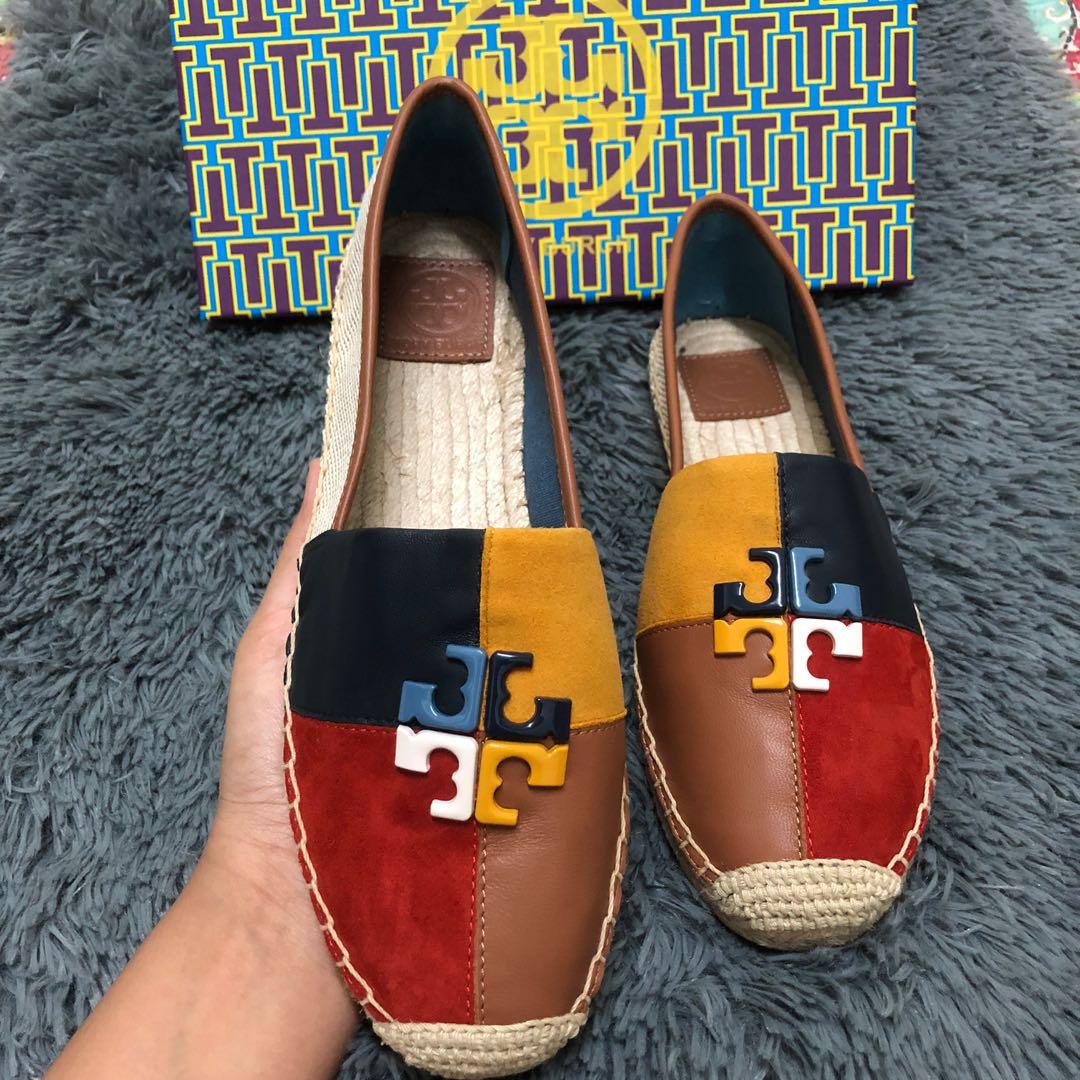 Tory Burch Logo Patch Work Flat Cowhide Material, Women's Fashion,  Footwear, Flats on Carousell
