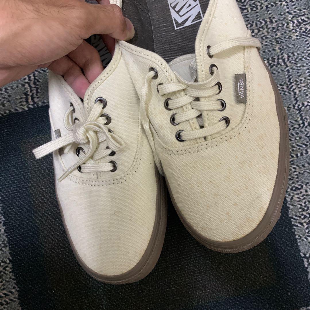 Vans cream hotsell gum sole