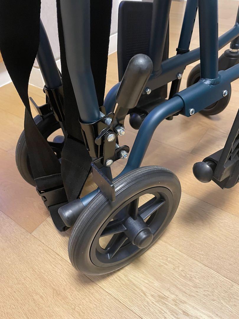 Wheelchair happywheels 10kg lightweight easy to fold keep, Health