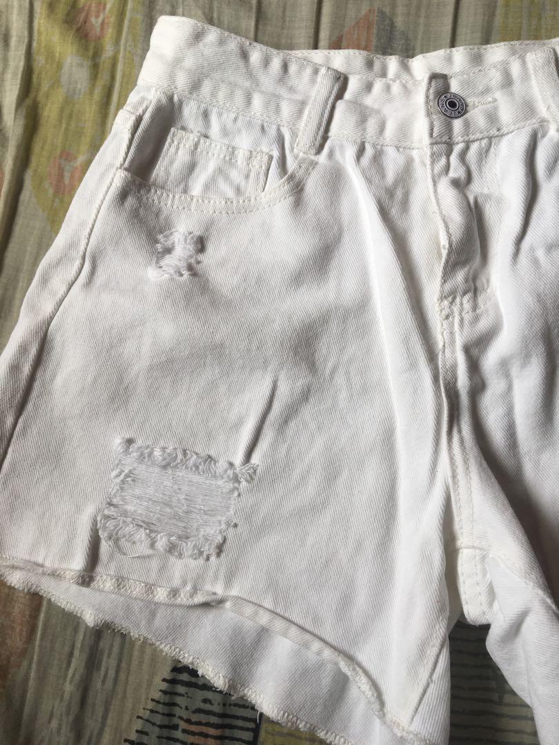 White highwaisted tattered shorts | size 30 (Category: Shorts) located in Paranaque City. Submitted by 0189cart (Listing ID 1140303589, Image 3). Description: White highwaisted tattered shorts size 30 has no flaws ‼️ MINT CONDITION ‼️ pm for more photos/when worn NO REFUND/RETURN .
