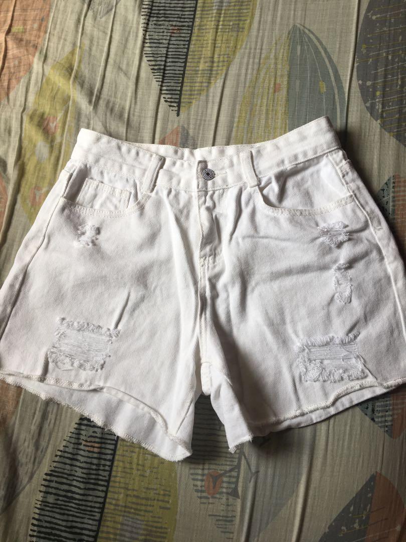 White highwaisted tattered shorts | size 30 (Category: Shorts) located in Paranaque City. Submitted by 0189cart (Listing ID 1140303589, Image 2). Description: White highwaisted tattered shorts size 30 has no flaws ‼️ MINT CONDITION ‼️ pm for more photos/when worn NO REFUND/RETURN .