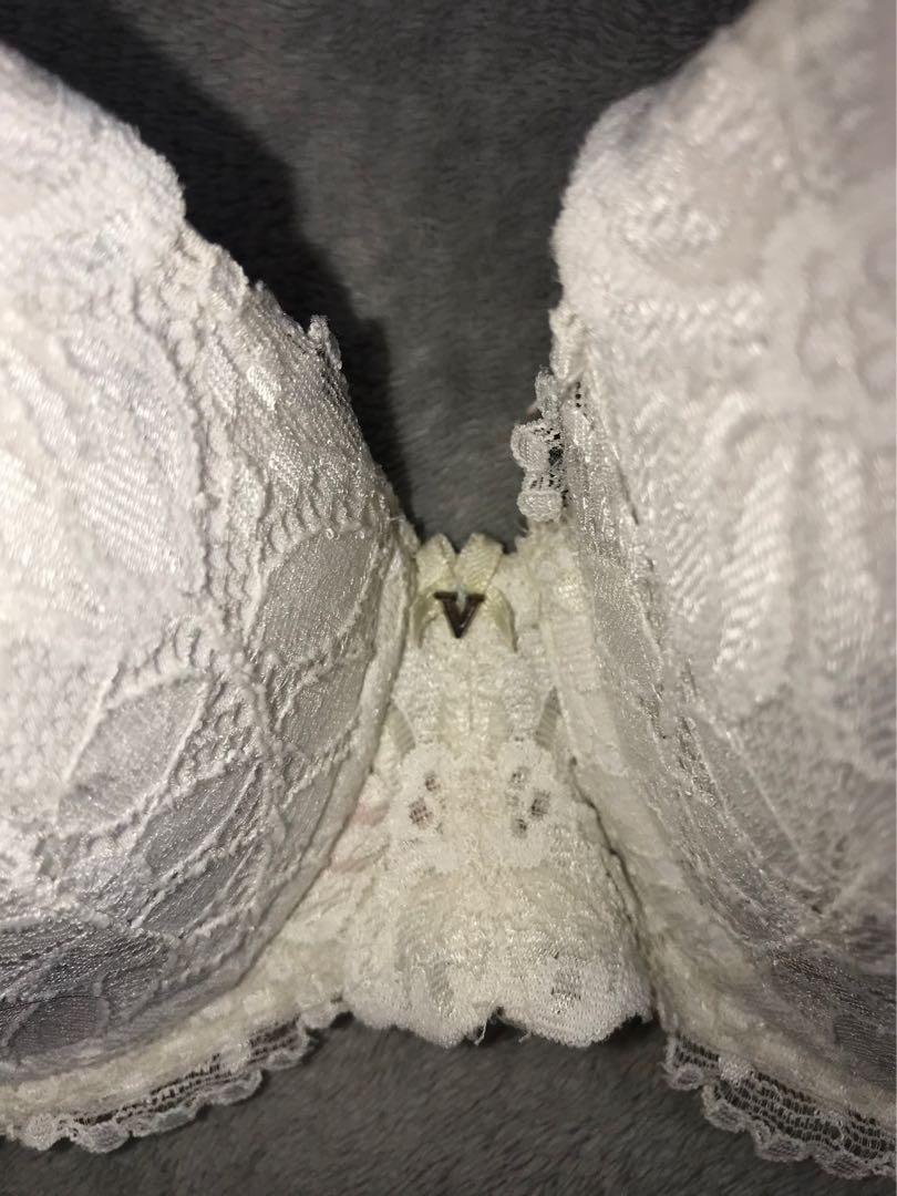 34B Victoria's Secret Multiwear Strapless Bra, Women's Fashion,  Undergarments & Loungewear on Carousell