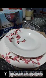 4 Beautiful flower motif on porcelain plates (new)