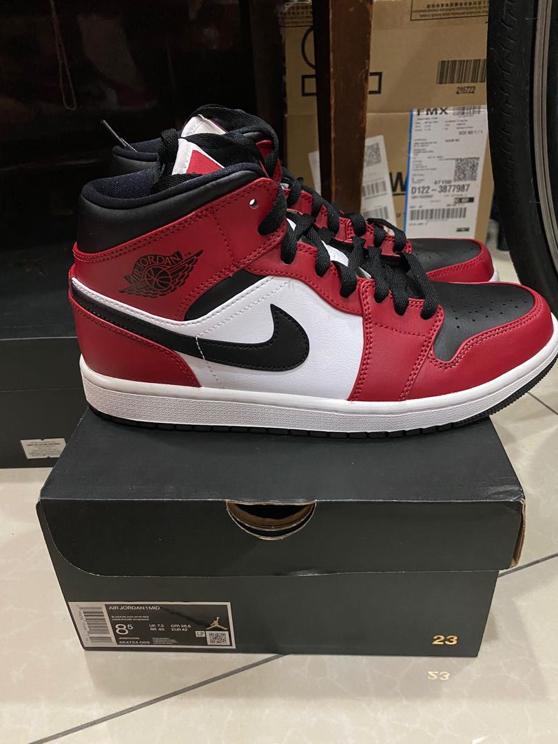 air jordan mid 1 chicago toe
