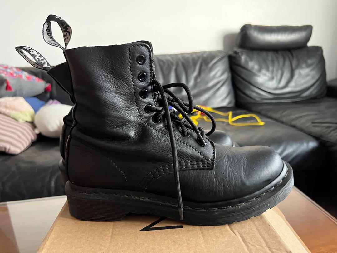 All black dr clearance martens