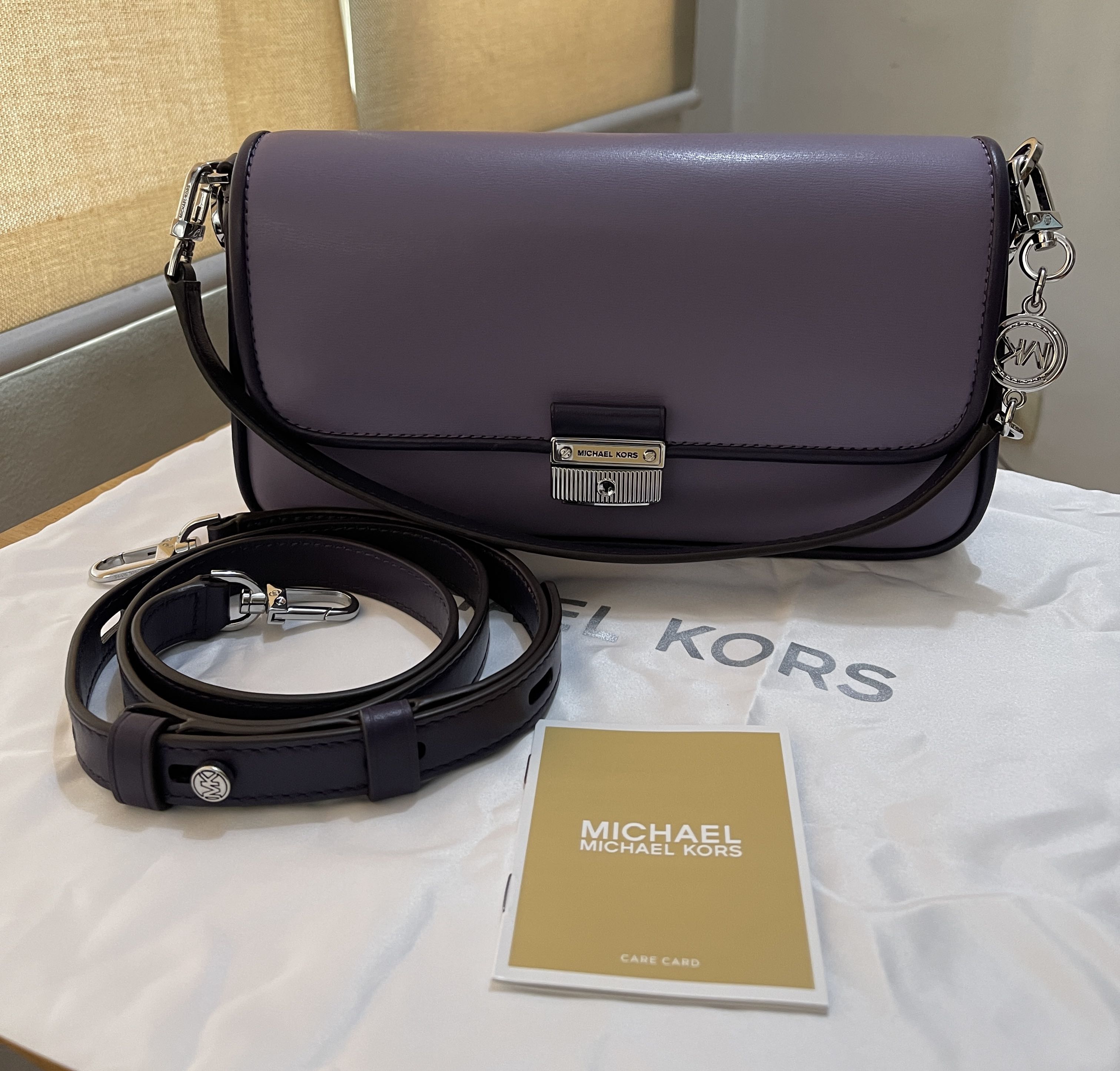 Authentic Michael Kors Bradshaw Small Two-Tone Leather Convertible Shoulder  Bag, Luxury, Bags & Wallets on Carousell
