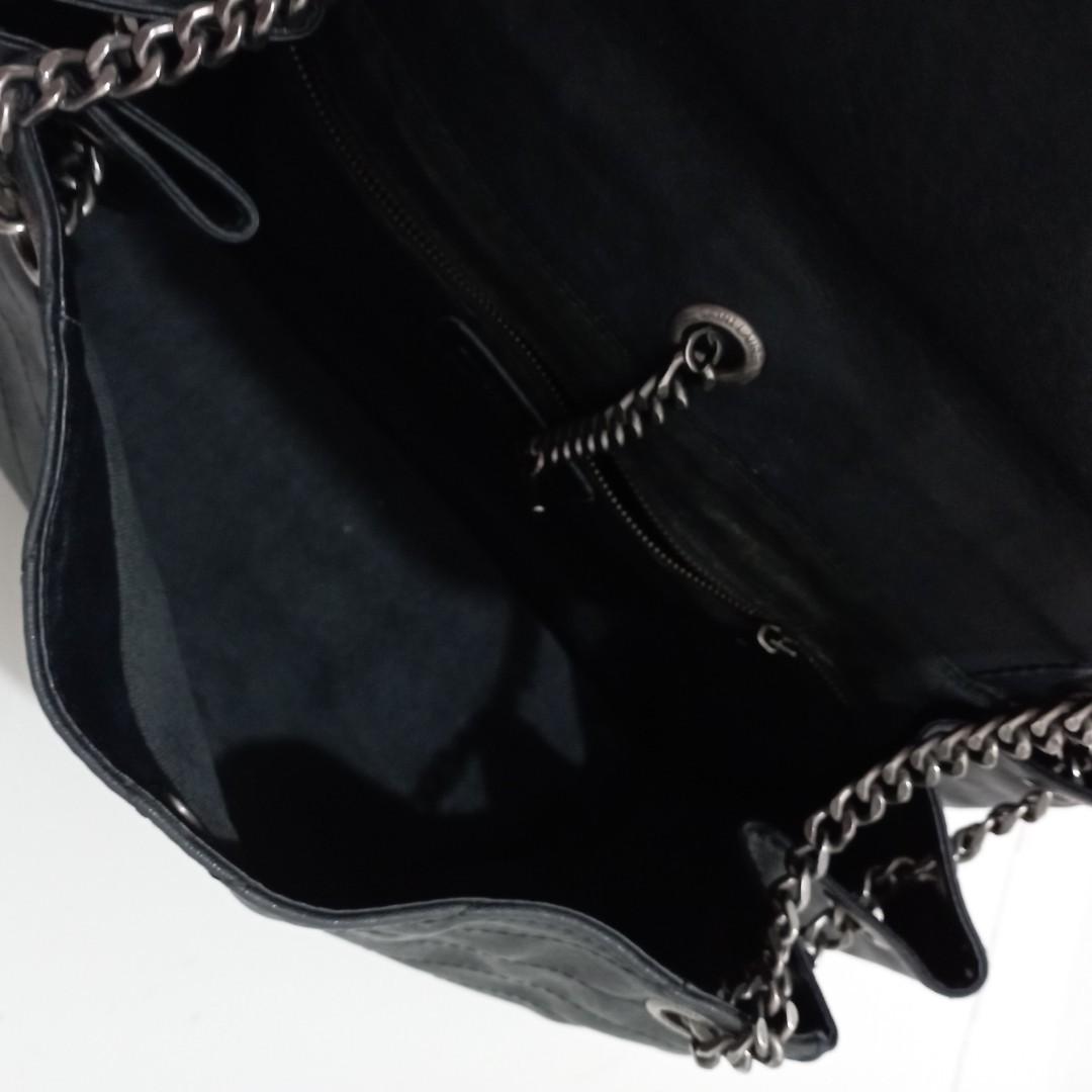 Bag ysl (Category: Shoulder Bags) located in Taguig. Submitted by msdyan (Listing ID 1140590408, Image 3). Description: preloved bag.