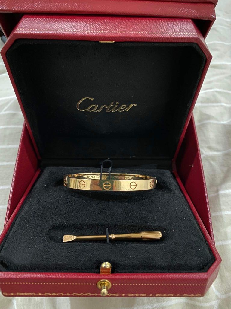 Cartier shop bangle box