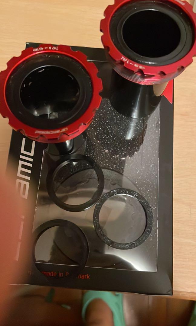 Ceramicspeed bb T47 sram dub alternative red coated with 4 year