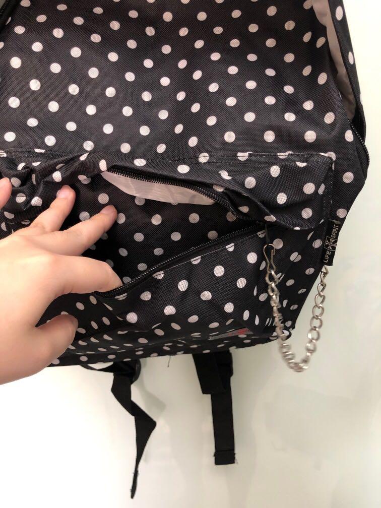 backpack (Category: Backpacks) located in Singapore. Submitted by vavecia (Listing ID 1140480062, Image 2). Description: One main compartment. With section to put smaller items (pic 3) . One front pouch with detachable chain. No side pockets for bottles. Printing error in last pic. Padded straps. Sturdy bag material. .