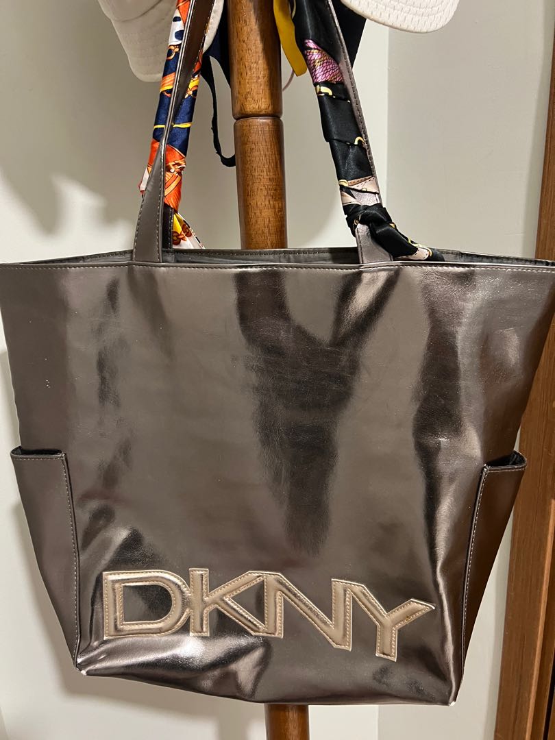 Dkny tote outlet bag price