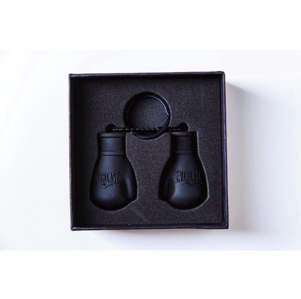 Everlast Black Gloves Keychain, Men's Fashion, Watches & Accessories